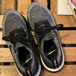 Nike tennis shoes 6.5 hardly worn